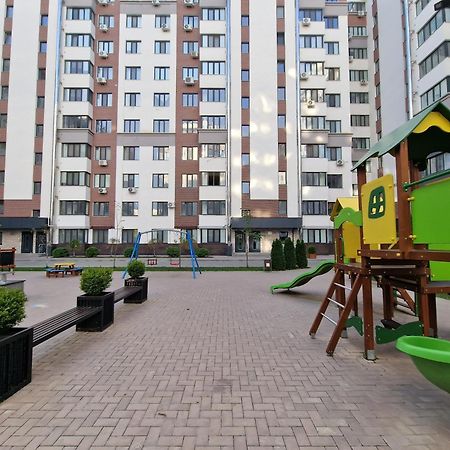 צ'יסינאו Center Candle Apartment מראה חיצוני תמונה