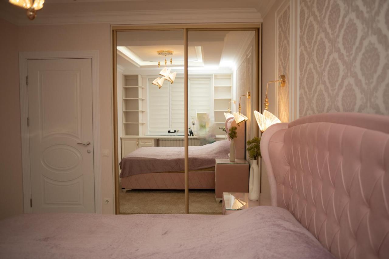 צ'יסינאו Center Candle Apartment מראה חיצוני תמונה